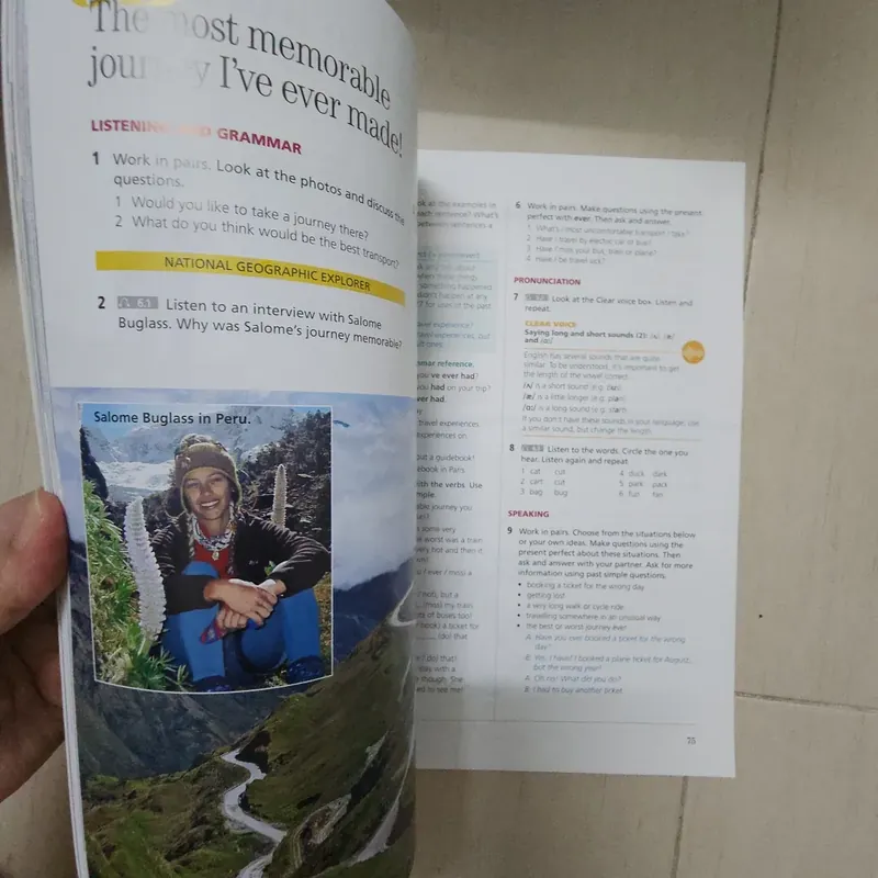 Sách Voices A2 717366