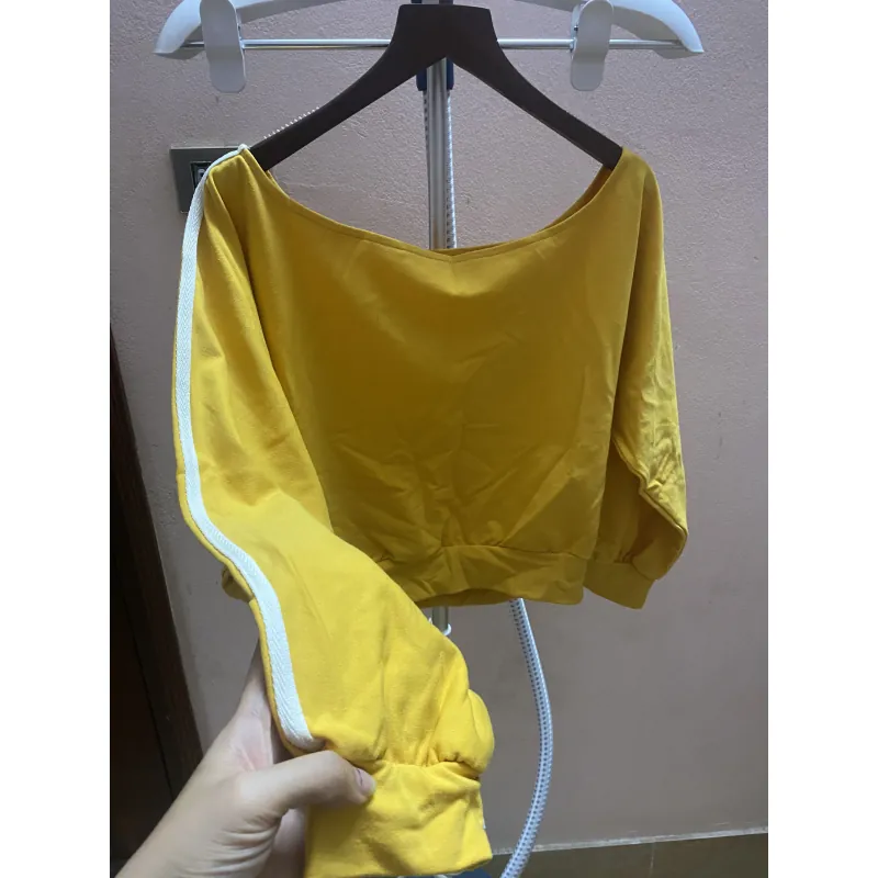 TA. Áo trễ vai vàng tay kẻ trắng M 781110