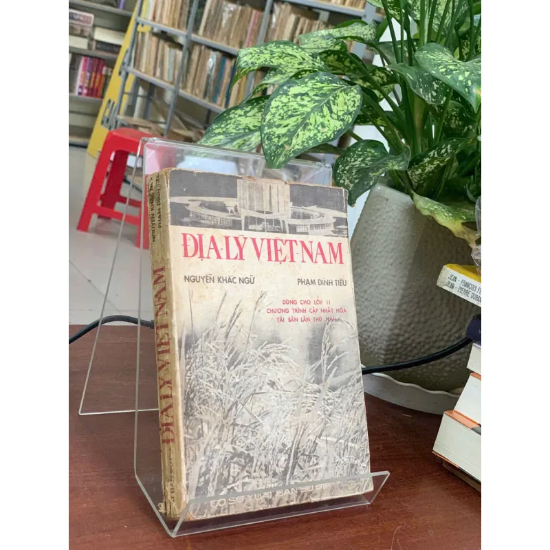 ĐỊA LÝ VIỆT NAM - NGUYỄN KHẮC NGỮ & PHẠM ĐÌNH TIẾU 753349