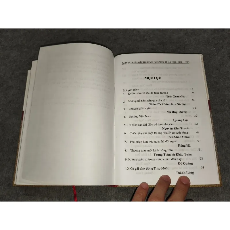 TUYỂN TẬP TÁC PHẨM BÁO CHÍ VIỆT NAM THỜI KỲ ĐỔI MỚI 1985 - 2004 TẬP II 701099