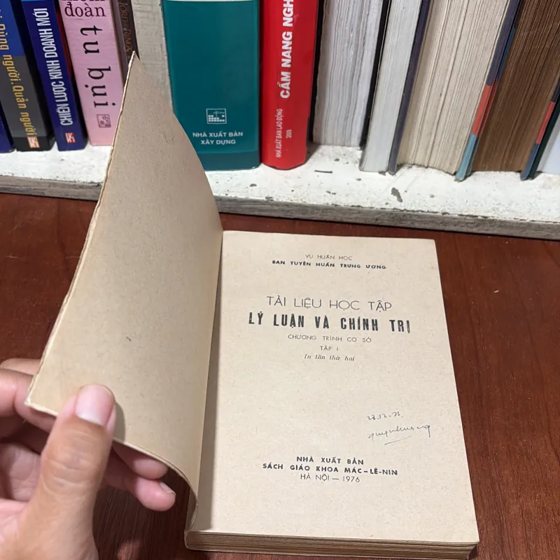 II Tài Liệu Học Tập: Lý Luận Và Chính Trị (Tập 1) - Chương Trình Cơ Sở - 1976 777766