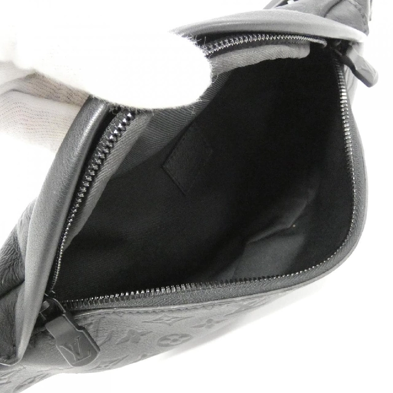 Túi đeo chéo Louis Vuitton Monogram Shadow Discovery Bum Bag PM M46036 613560