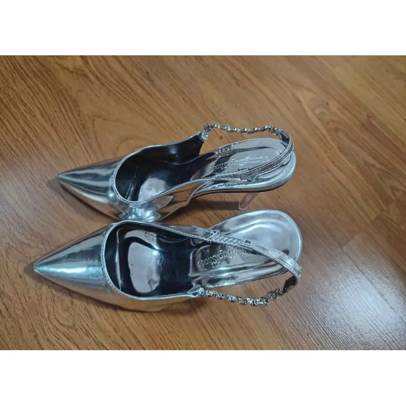 Giày nữ size 36. 717964