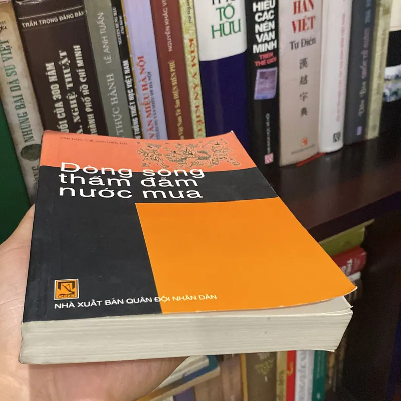 DÒNG SÔNG THẤM ĐẪM NƯỚC MƯA (XB 2003) 699233