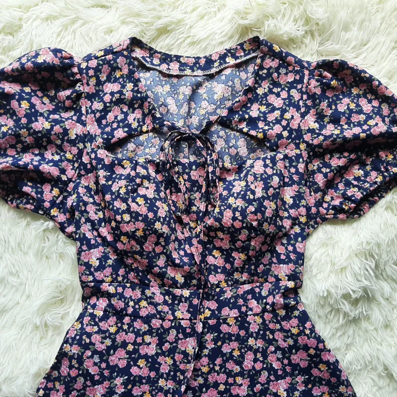 Đầm hoa nhí tay ngắn, kiểu dáng chữ A size S,M chưa qua sử dụng 934724