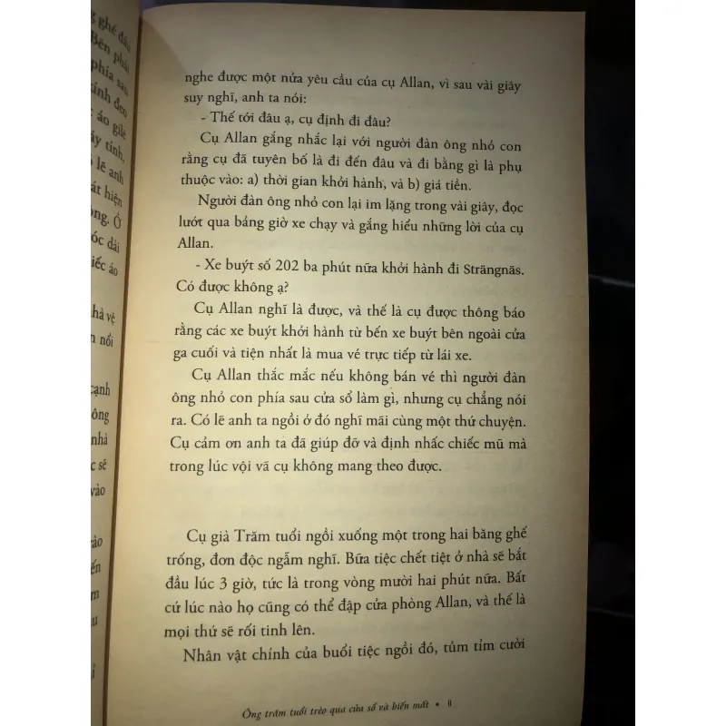 Ông trăm tuổi trèo qua cửa sổ và biến mất - Jonas Jonasson 1024811
