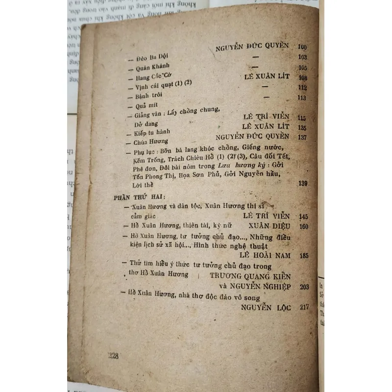 Nghĩ về thơ Hồ Xuân Hương - giáo sư Lê Trí Viễn, Lê Xuân Lít & Nguyễn Đức Quyền 707625