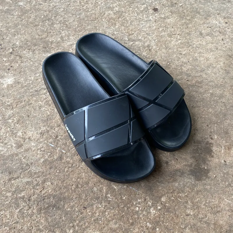 Dép nam còn mới 605055