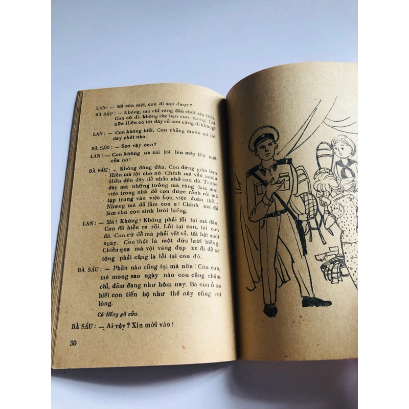 VAI CHÍNH MỘT VỞ KỊCH  - 58 trang, nxb: 1986 545010