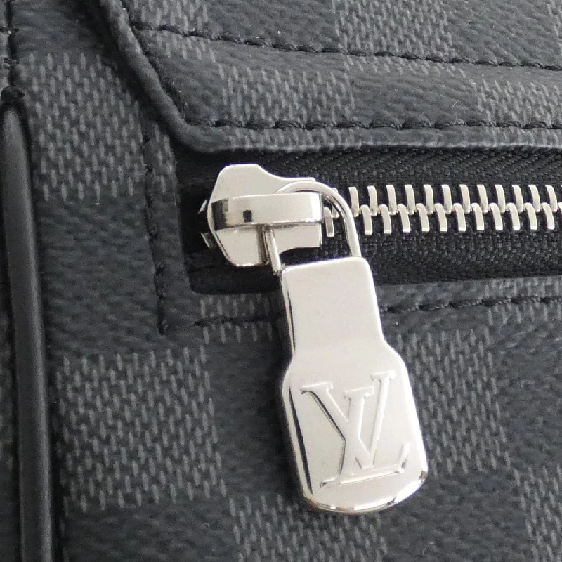 Túi xách vai Louis Vuitton Damier Graphite District PM N42710 608776