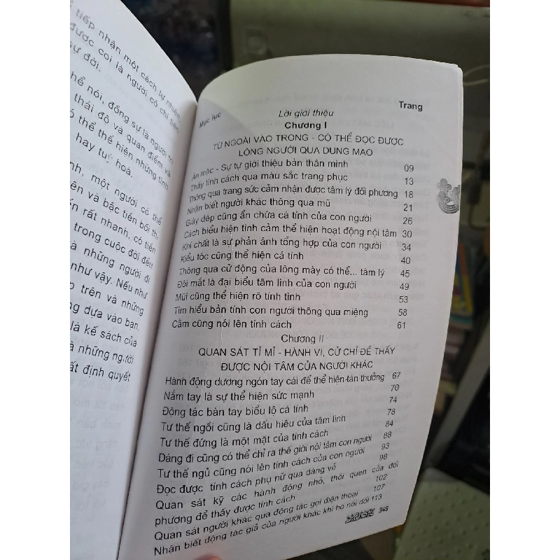 Quan sát chi tiết đi sâu vào thế giới nội tâm người khác mới 90% ố nhẹ 2009 HCM3007 919220