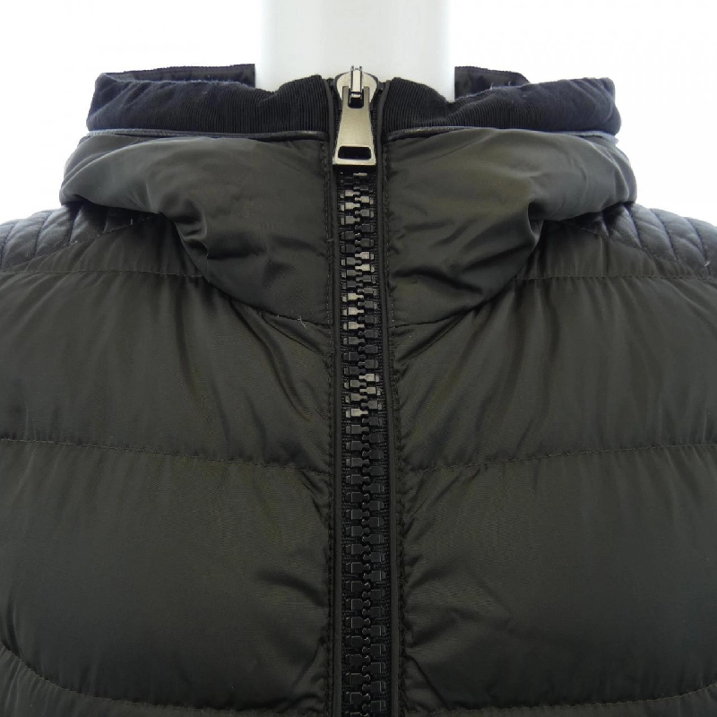 Áo khoác lông vũ MONCLER 642073