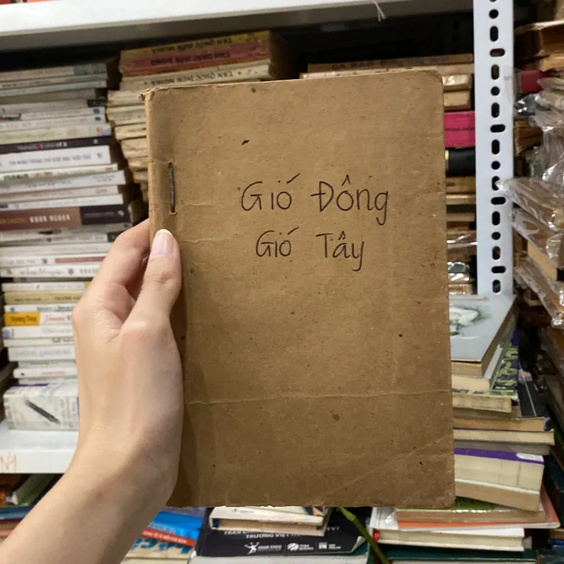 Gió Đông Gió Tây Sách Xưa♟️ 999478