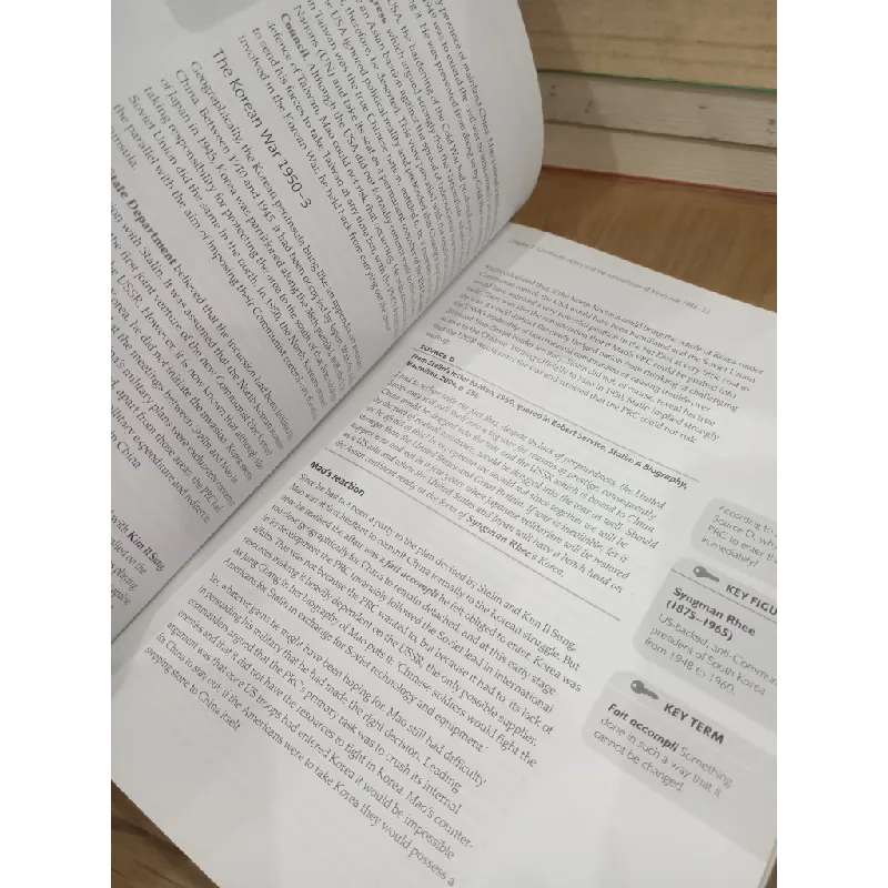 Mao's China 1936-97 - Michael Lynch 695597