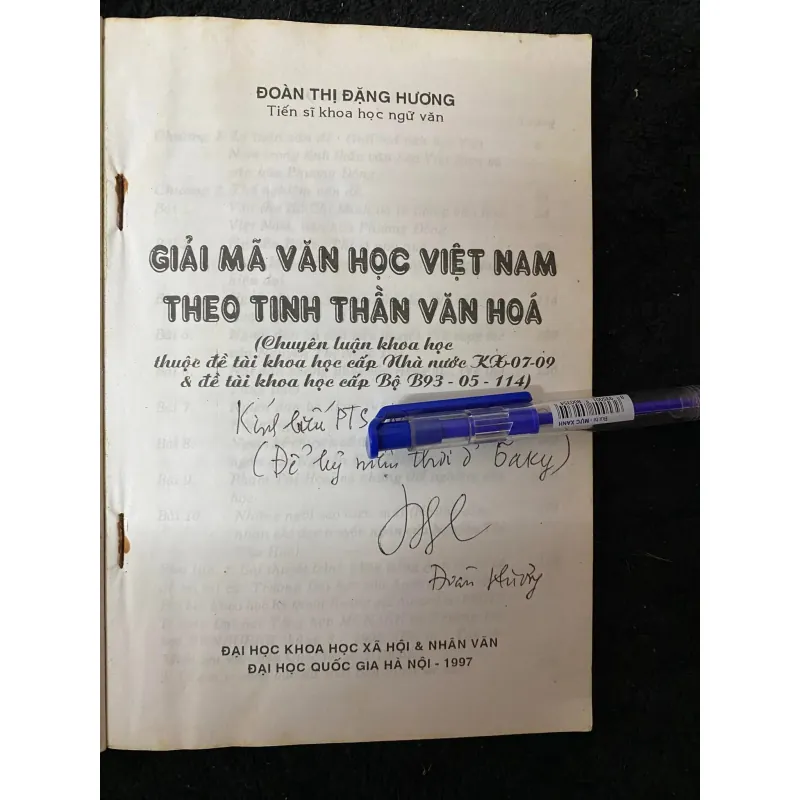 Giải mã văn học Việt Nam theo tinh thần văn hoá-  có chữ ký  1002898