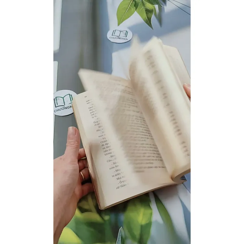 Con Bim Trắng Tai Đen - G. T. Proleforski 744686