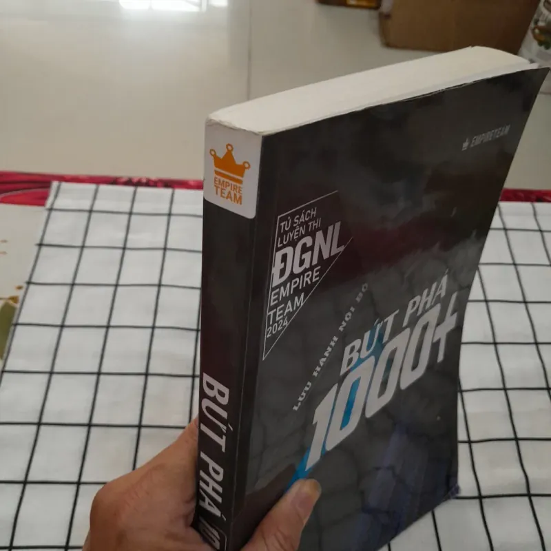 Sách ôn & tham khảo Luyện ĐÁNH GIÁ NĂNG LỰC EMPIRE TEAM 2024  576468