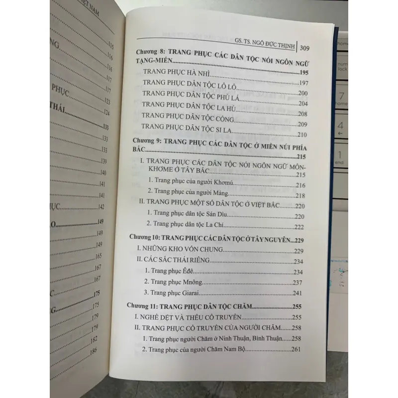 TRANG PHỤC CỔ TRUYỀN CÁC DÂN TỘC VIỆT NAM - GS. TS. NGÔ ĐỨC THỊNH 699519