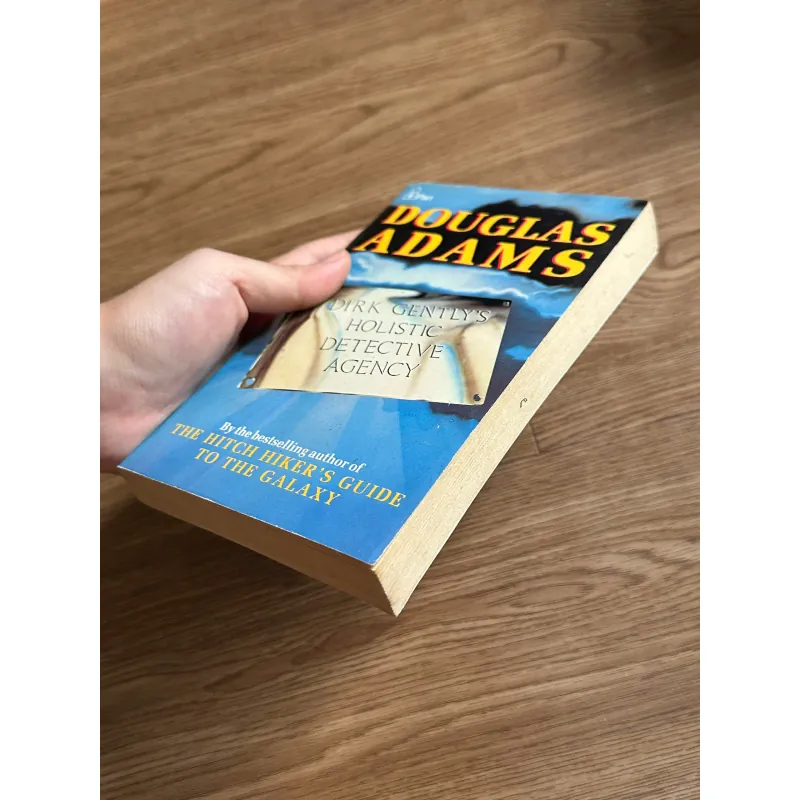 Dirk Gently's Holistic Detective Agency - Douglas Adams 787586