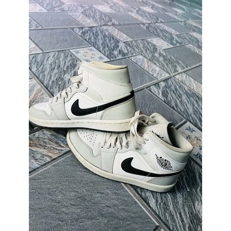 Giày NiKe chuẩn Aut, size 37,5 598015