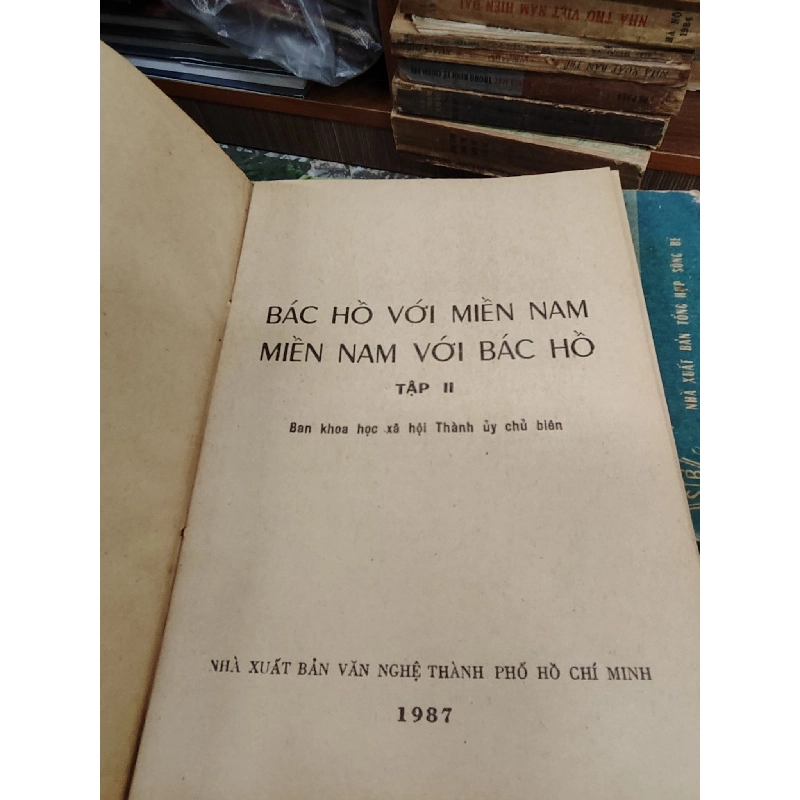 Bác Hồ với Miền Nam Miền Nam với Bác Hồ - tập 2 1019269