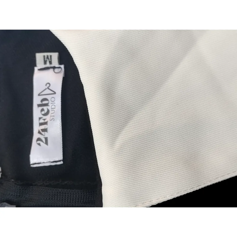 Váy đen dáng suông, cổ trắng thanh lịch  973139