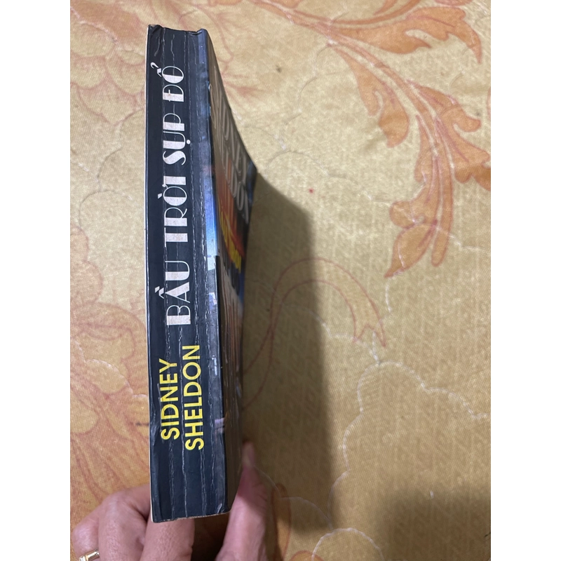 Bầu trời sụp đổ- Sidney Sheldon 2001 470477