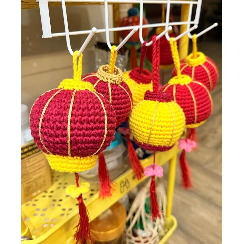 Đèn lồng mini làm bằng len trang trí cho không gian ngày Tết, móc chìa khóa đèn lồng len 762724