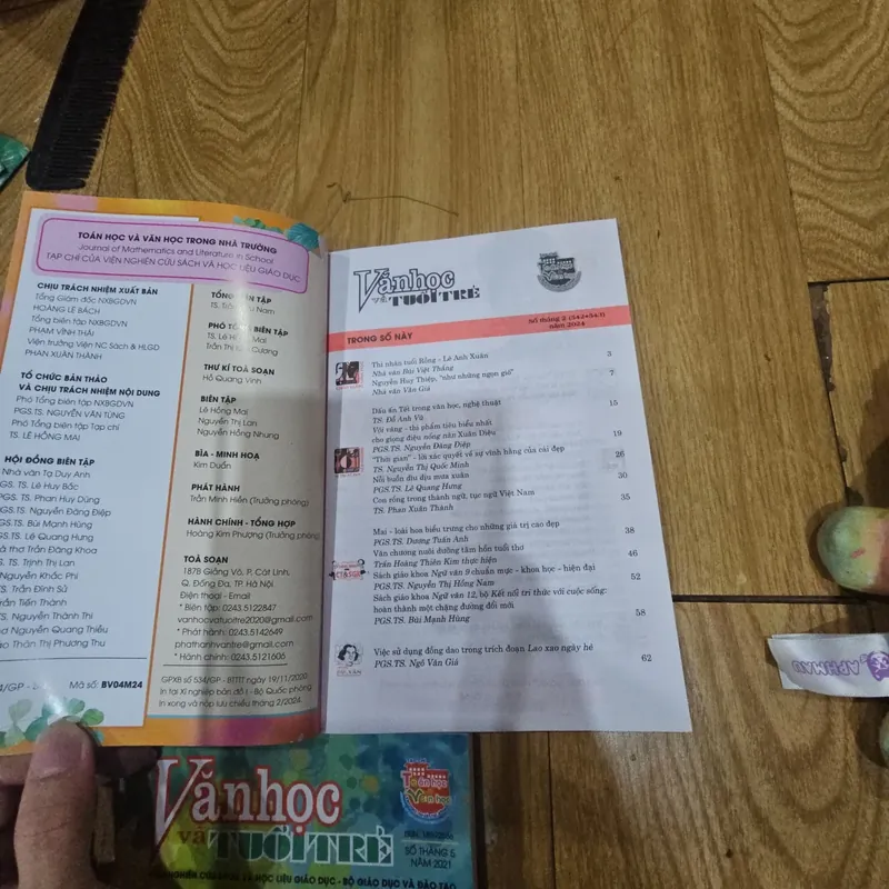 3q Văn học và tuổi trẻ không trùng như hình 
20k 730325