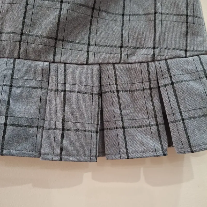 Váy ngắn xếp ly caro xám 604766