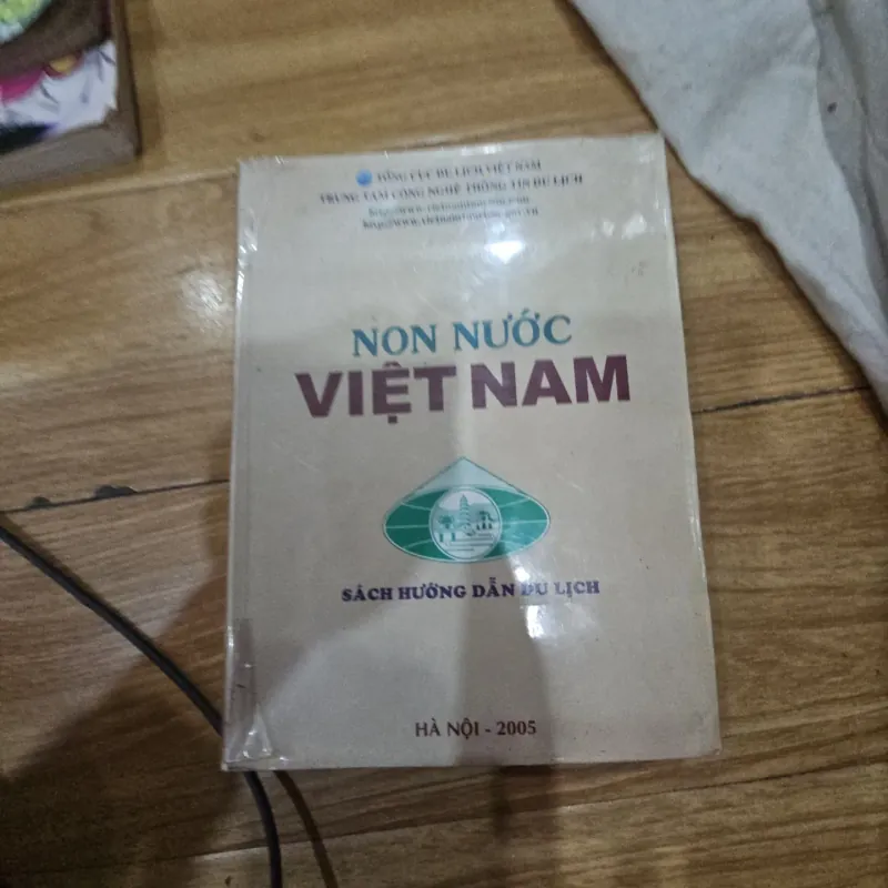 Non nước Việt Nam 
70k 781345