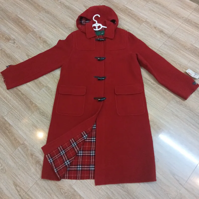 Áo dạ khuy sừng biểu tượng cho sự thanh lịch và trẻ trung 716406