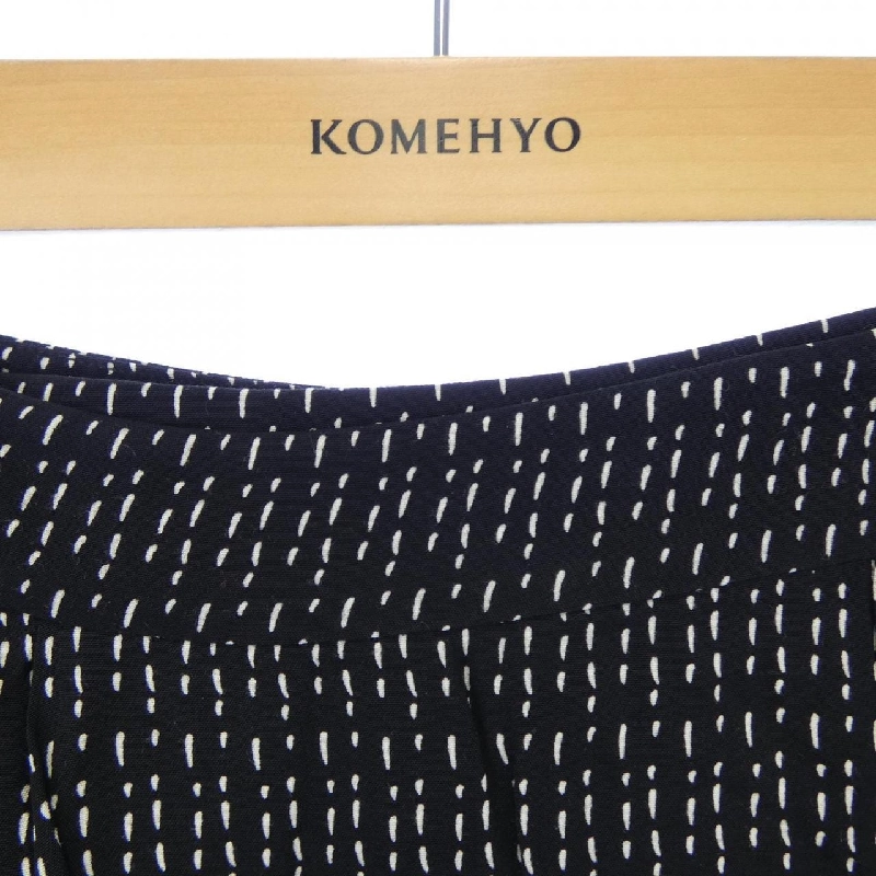 Chân váy EMPORIO ARMANI - Hàng hiệu Authentic 818922