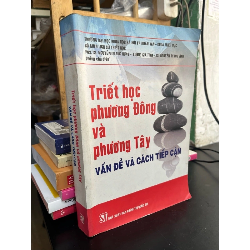 Triết học phương Đông và phương Tây vấn đề và cách tiếp cận - nhiều tác giả 760577