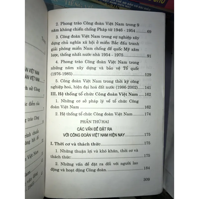 Một số vấn đề Phong trào Công đoàn Việt Nam - Lịch sử và hiện tại 713640