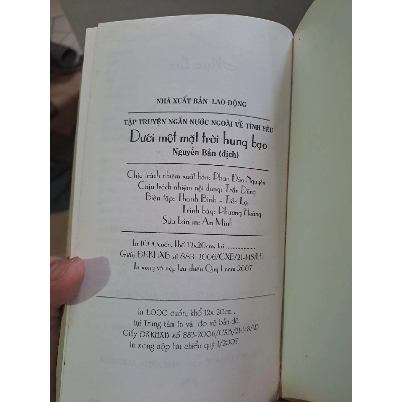 Dưới một mặt trời hung bạo VĂN HỌC HCM0910 921274