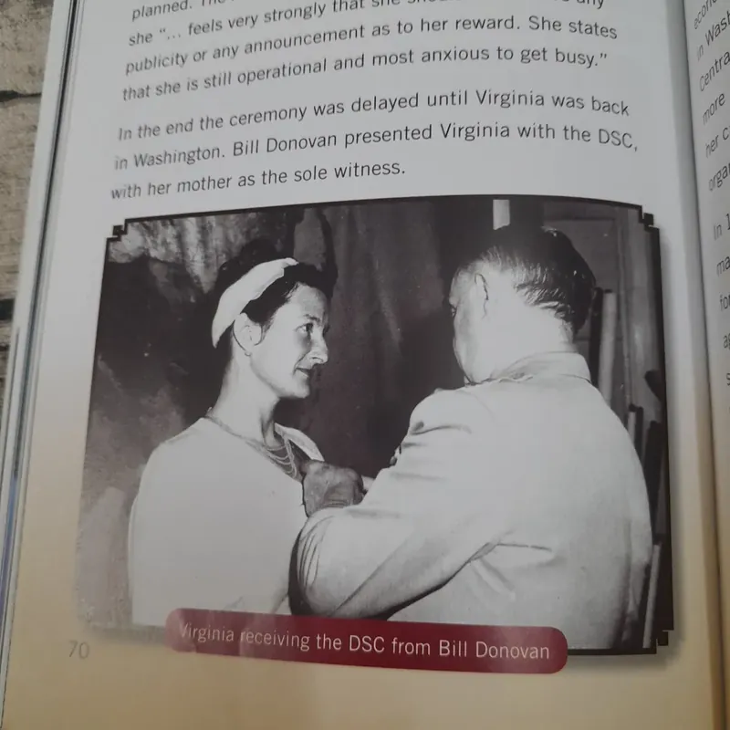 Collins BIG CAT series Virginia Hall-World War 2 Spy. Tác giả Adrian Bradbury 697489