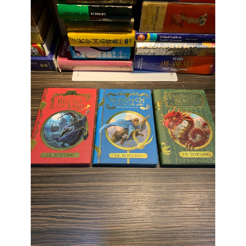 Series FANTASTIC BEASTS AND WHERE TO FIND THEM | QUIDDITCH THROUGH THE AGES | THE TALS OF BEEDLE THE BARD - J.K. Rowling 198154