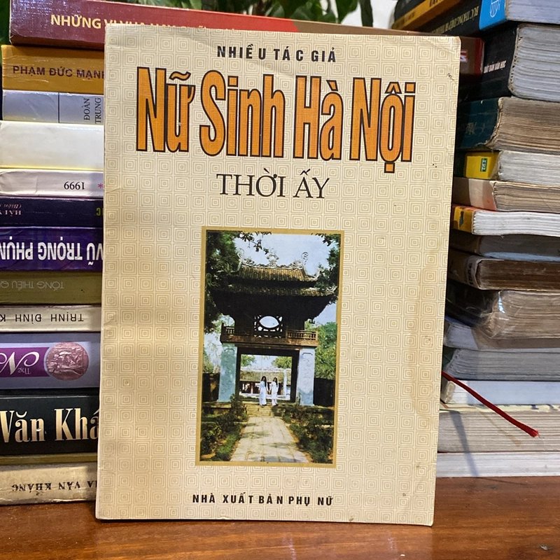 Nữ sinh Hà Nội thời ấy - Hồi ký của nữ sinh Trưng Vương (xb 1997) 477942