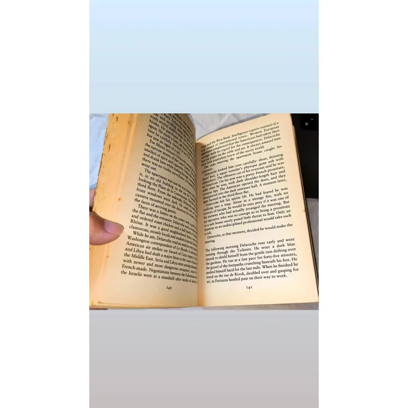 Ngoại văn cũ The mark of the assassin (Daniel Silva)  732570