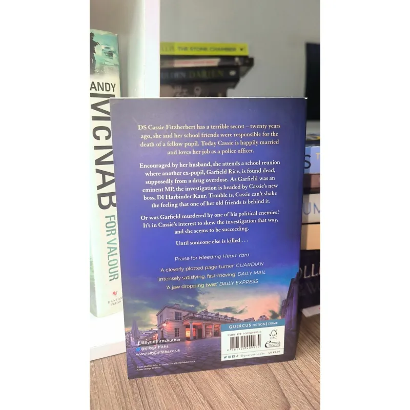 Bleeding Heart Yard by Elly Griffiths 795629