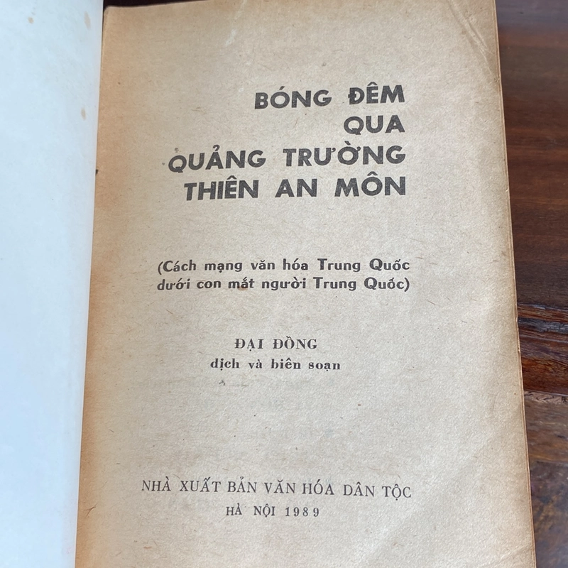 BÓNG ĐÊM QUA QUẢNG TRƯỜNG THIÊN AN MÔN (XB 1989) 502267