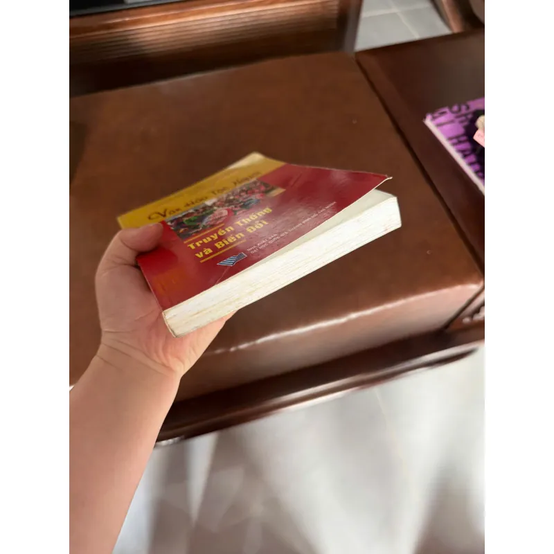 VĂN HÓA TỘC NGƯỜI: TRUYỀN THỐNG VÀ BIẾN ĐỔI (NGÔ VĂN LỆ)- K5 1031192