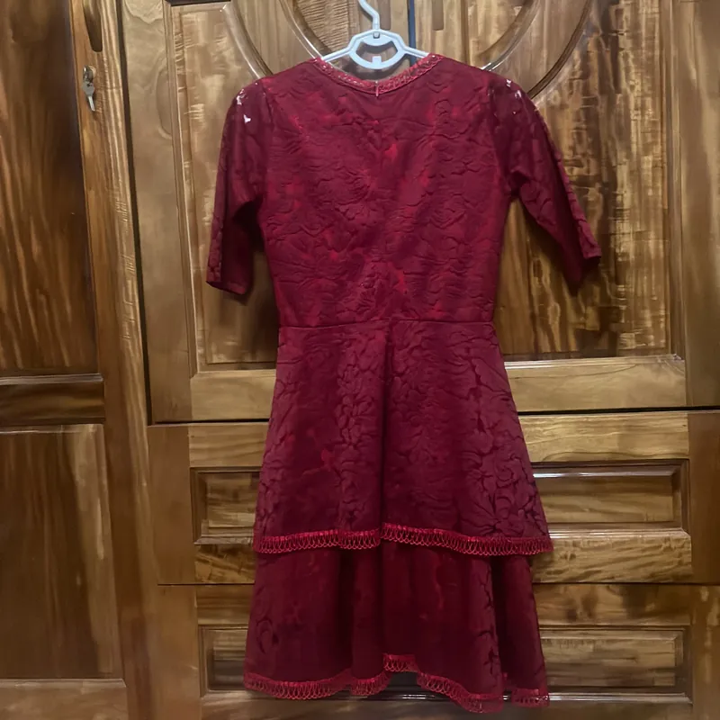 Váy ren đỏ đô sz M ,đã qua sử dụng 727049