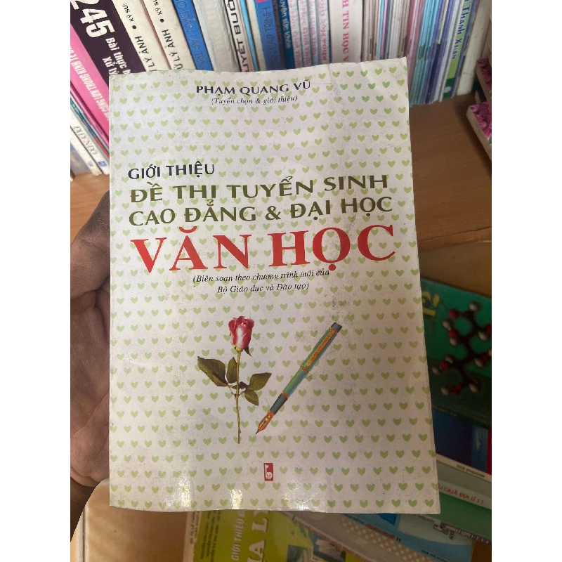 (Sách cũ SCGR) Giới Thiệu Đề Thi Tuyển Sinh Cao Đẳng & Đại Học Văn Học - Phạm Quang Vũ 2004 Tham khảo - luyện thi VAVO-AK1T3 Blogmeo090426 1016147