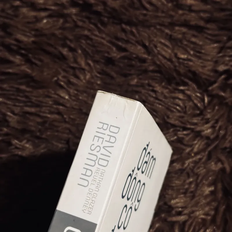 Đám đông cô đơn 758033