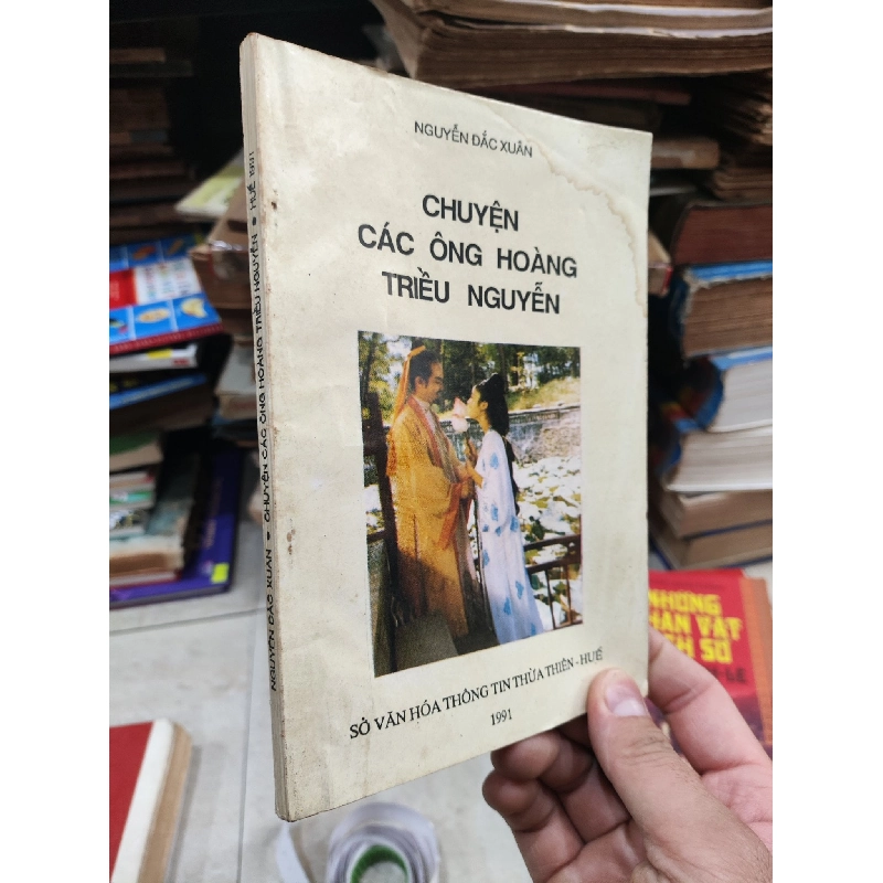 Chuyện các ông hoàng triều Nguyễn - Nguyễn Đắc Xuân 384817