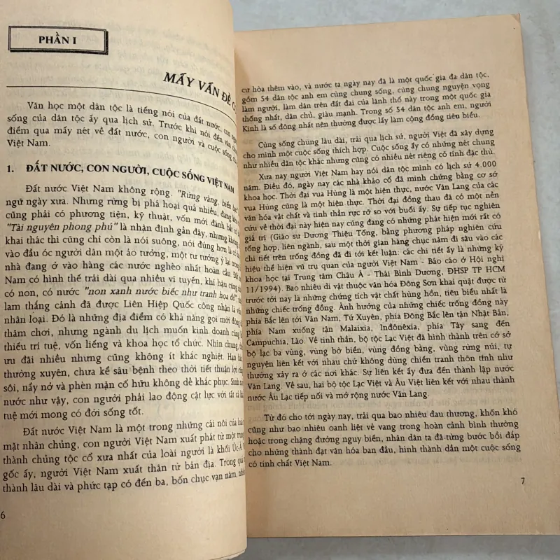 Giáo trình tổng quan văn chương Việt Nam - Lê Trí Viễn 801072