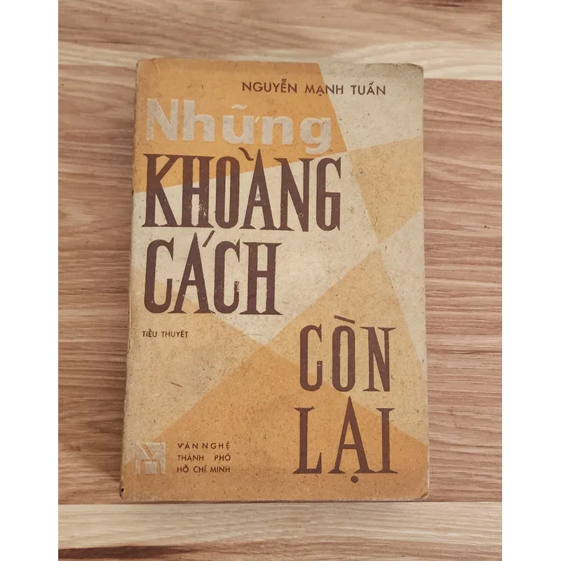 Tiểu thuyết những khoảng cách còn lại của nhà văn Nguyễn Mạnh Tuấn 703945