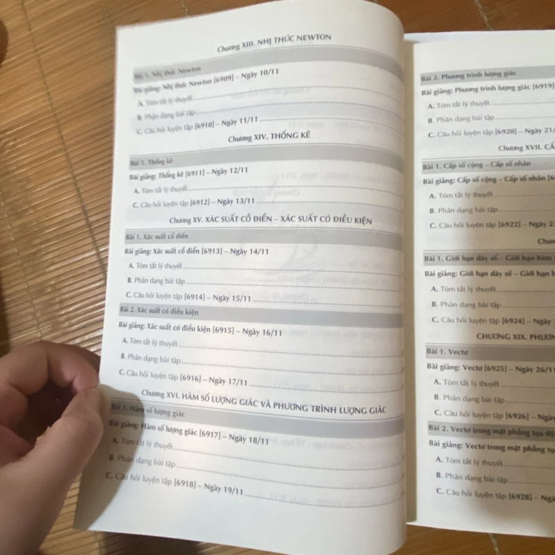 Combo tổng ôn toán học moon book (có đáp án, lời giải, video chi tiết) 447183